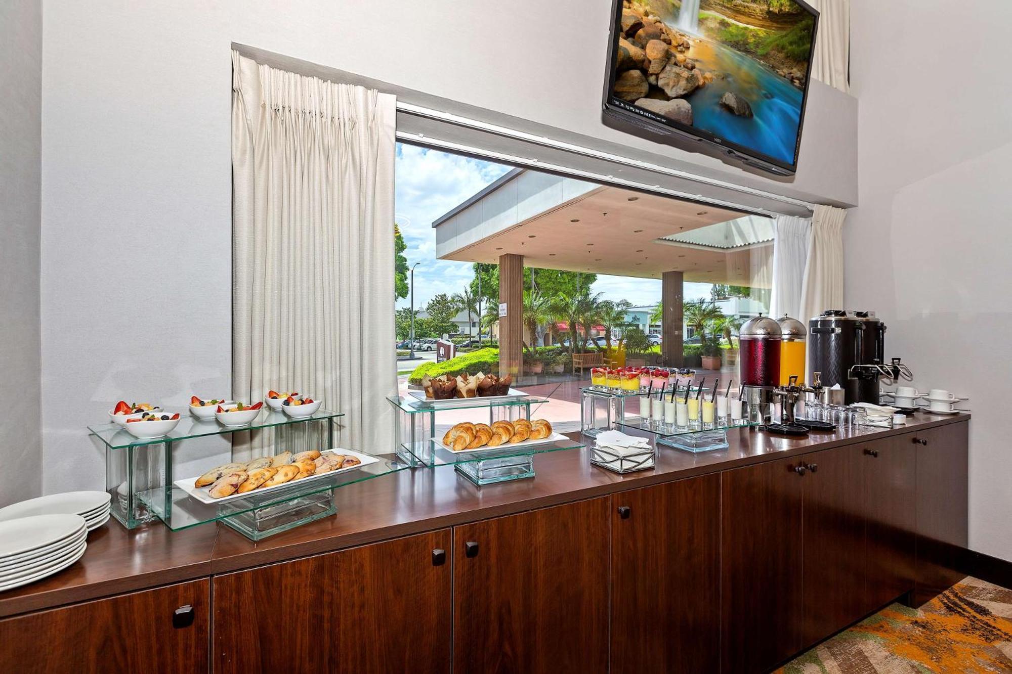 Doubletree By Hilton Whittier Hotell Exteriör bild