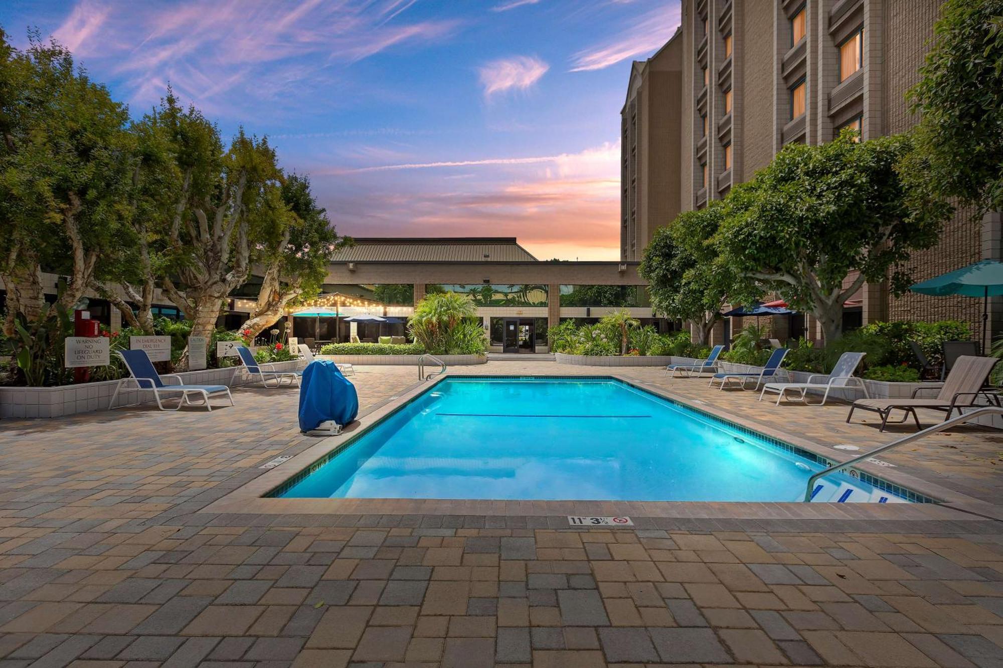 Doubletree By Hilton Whittier Hotell Exteriör bild